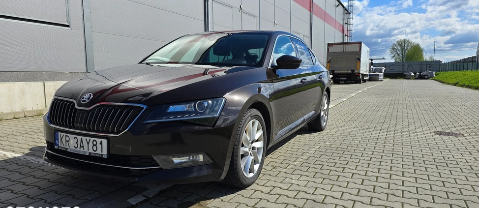 Skoda Superb cena 63000 przebieg: 325000, rok produkcji 2017 z Kraków małe 172